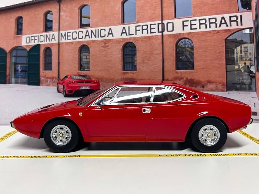 Ferrari 308 1/18スケール ミニカー 1/18 Kyosho Ferrari 308 GTS (Red) Diecast Car Model